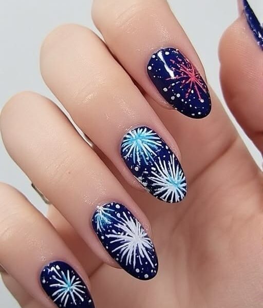 19 aesthetic 4th of July nail ideas that are so easy to recreate