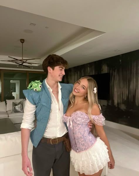 10+funny couple Halloween costumes for 2026s that will make you laugh out loud